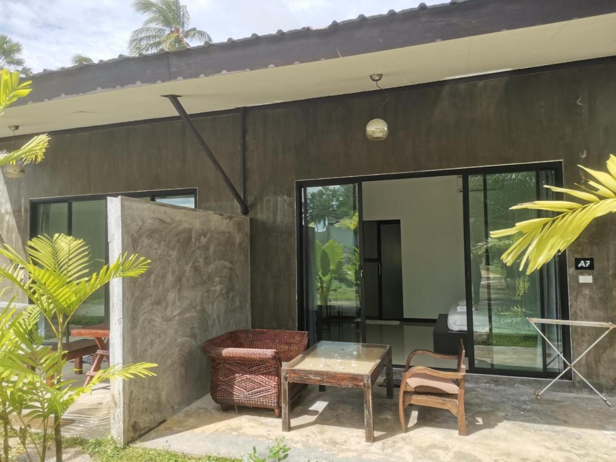 Готель Natai House Екстер'єр фото