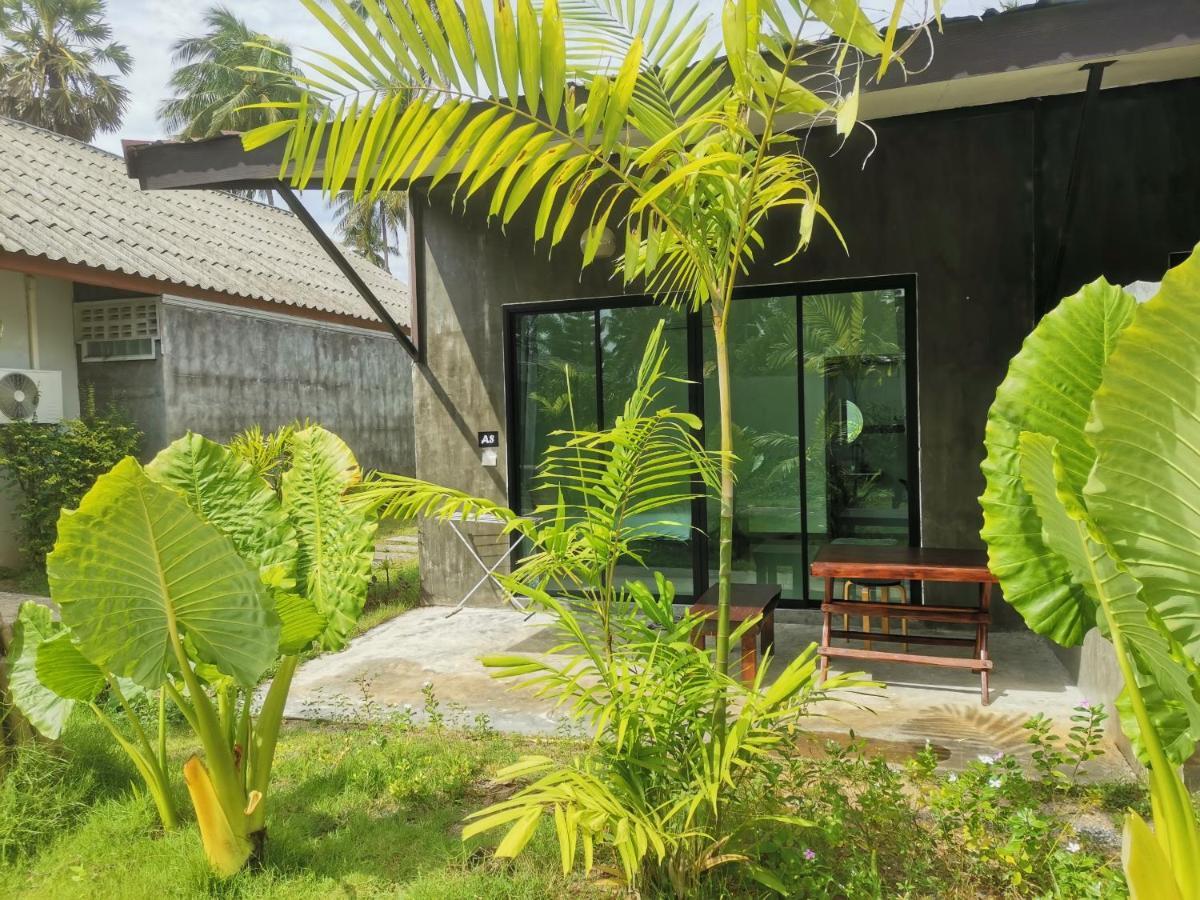 Готель Natai House Екстер'єр фото