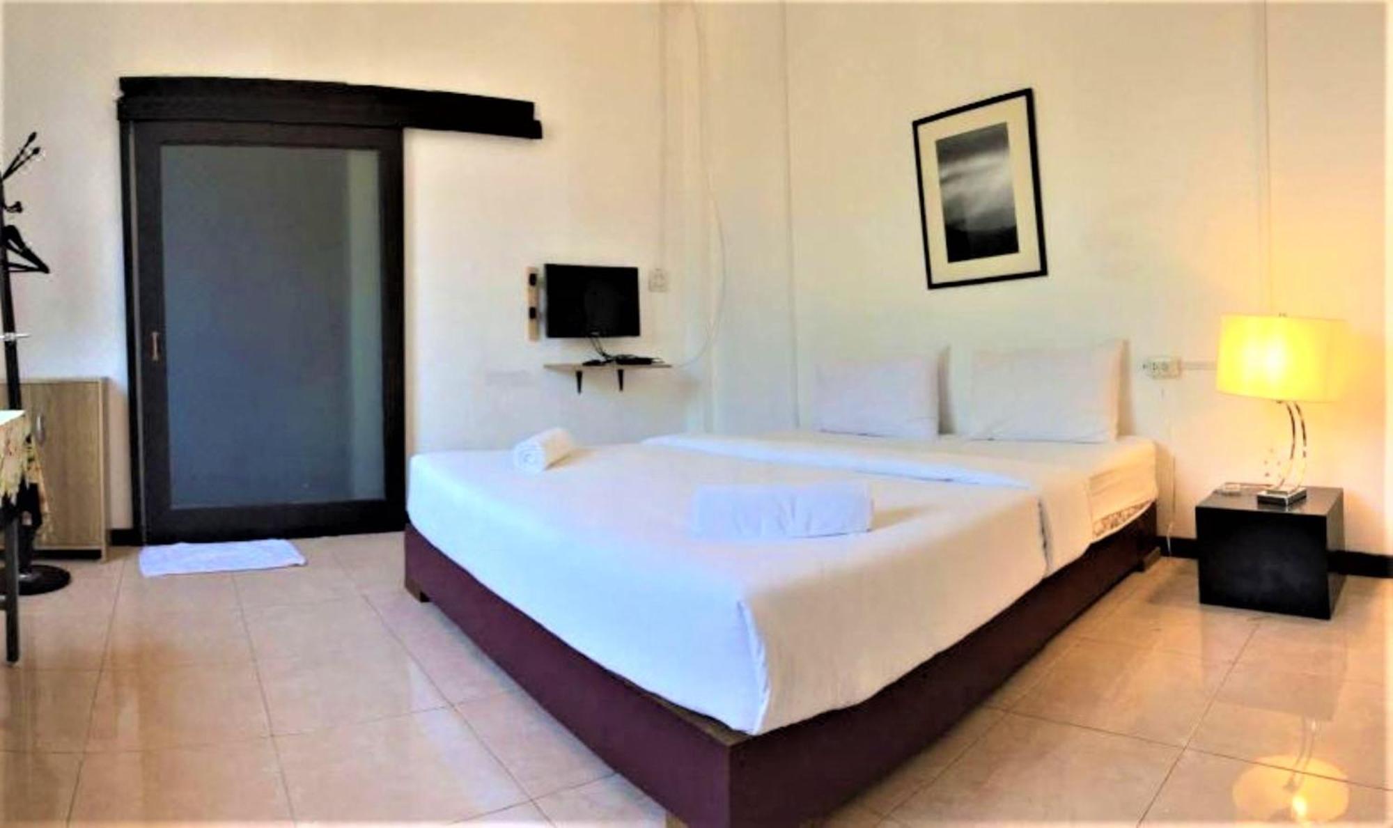 Готель Natai House Екстер'єр фото