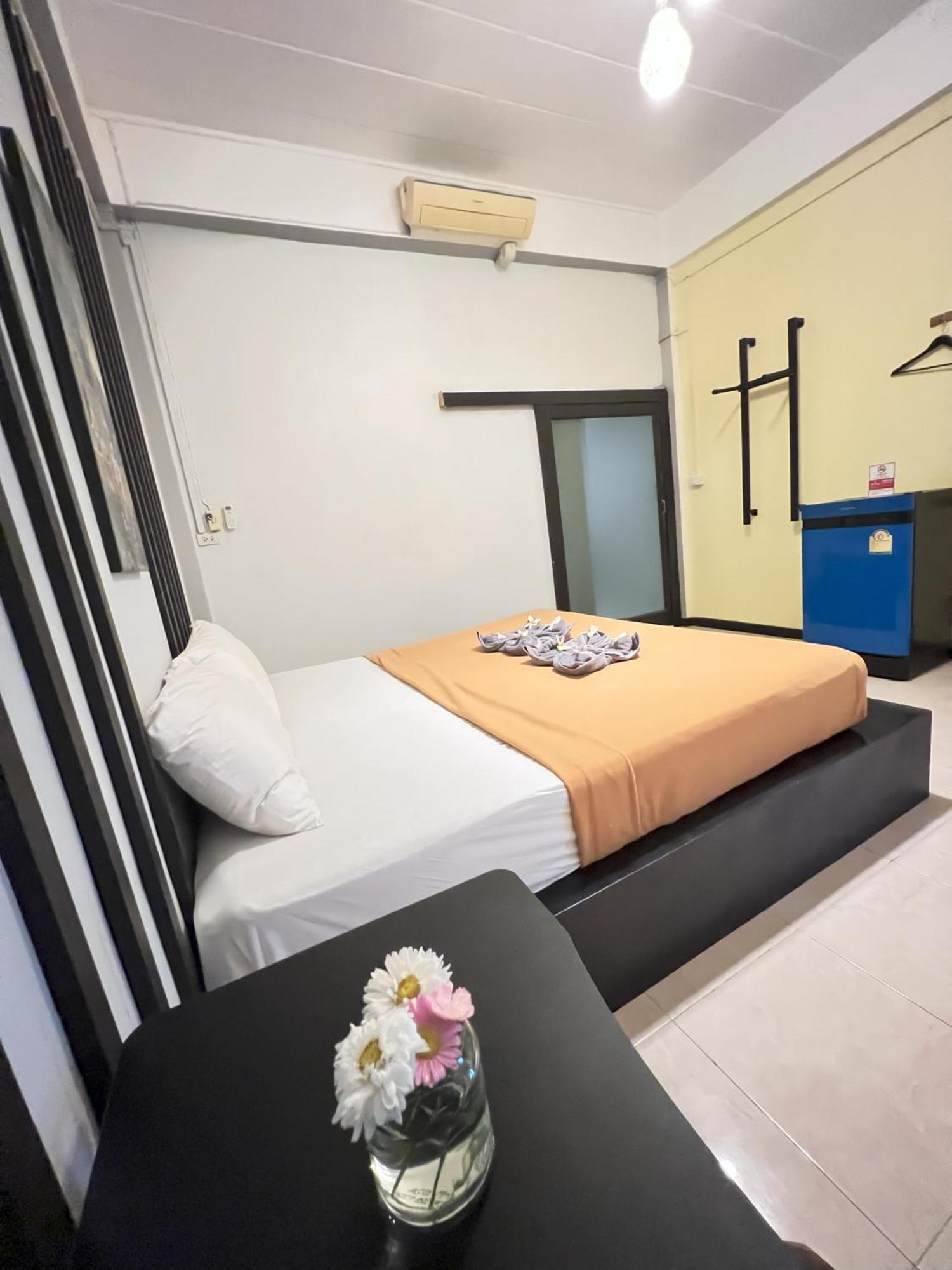 Готель Natai House Екстер'єр фото